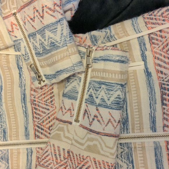 Old money textured topper - Picture 3 of 5